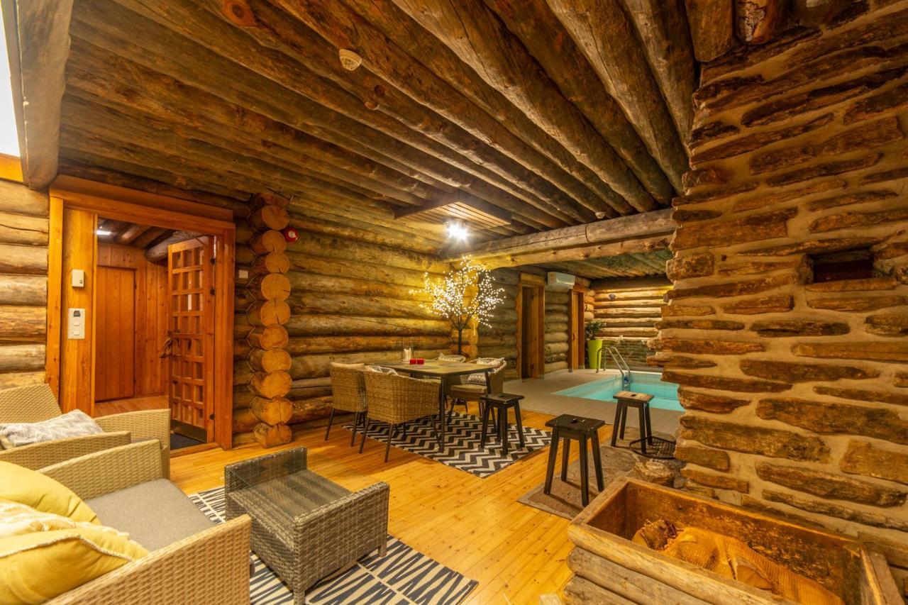 ساريسيلكا Kuukkeli Log Houses Aurora Resort المظهر الخارجي الصورة